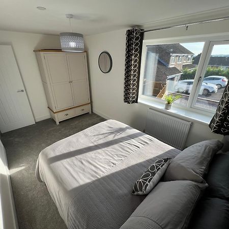 Modern, Two Double Bedroom House With Free Parking Chepstow Exterior photo